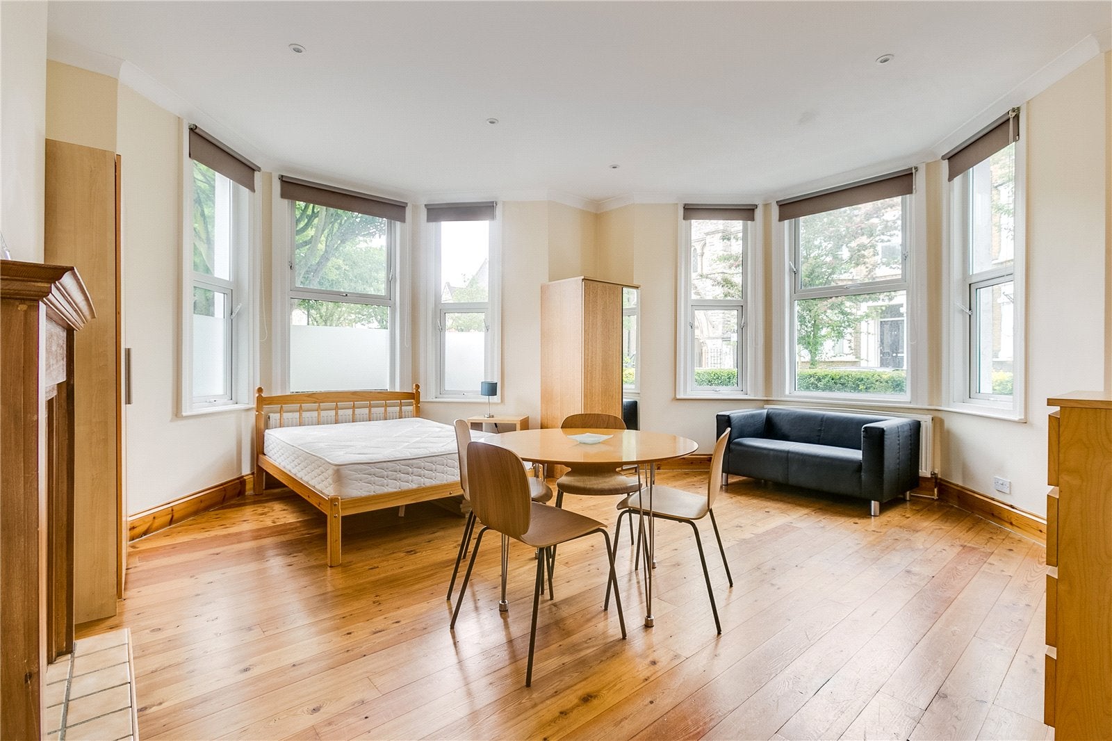 Flat Lambert Road in Greater London