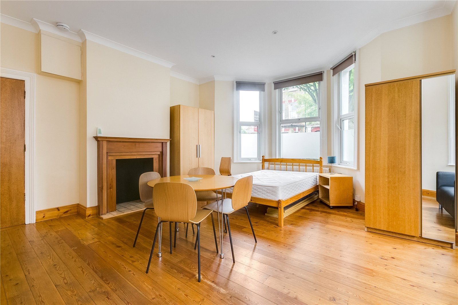 Flat Lambert Road in Greater London