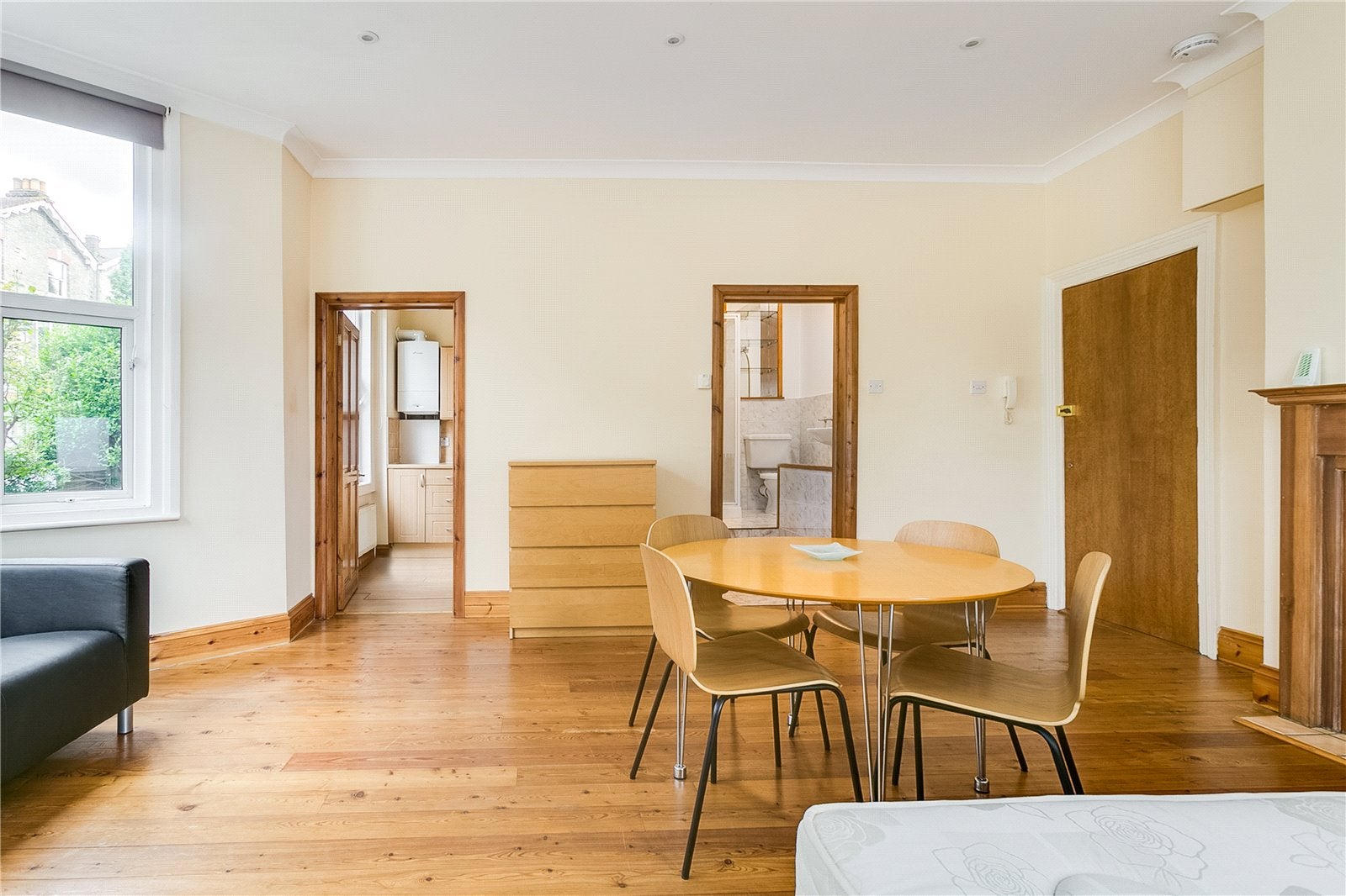 Flat Lambert Road in Greater London