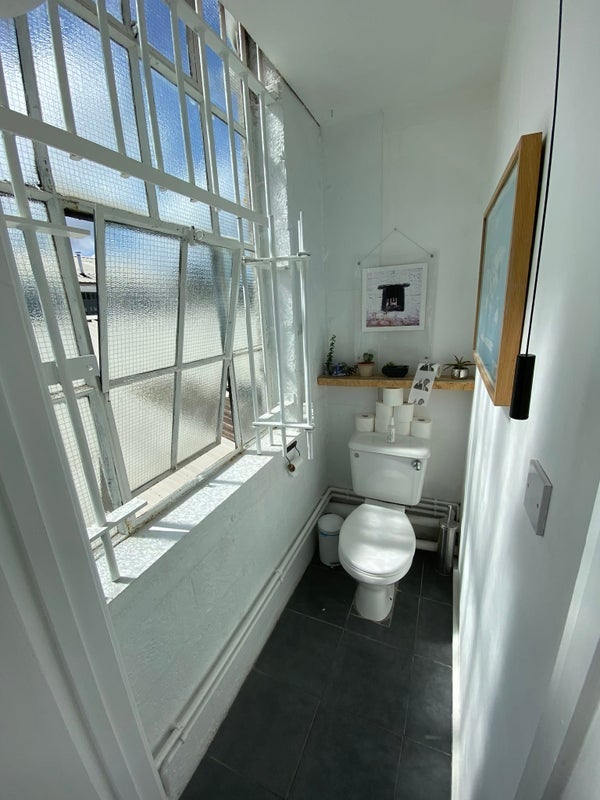 Room Ashfield Road in Greater London