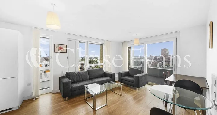 Flat Hannaford Walk in Greater London