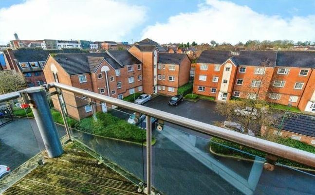 Flat Waterfront Way in Walsall