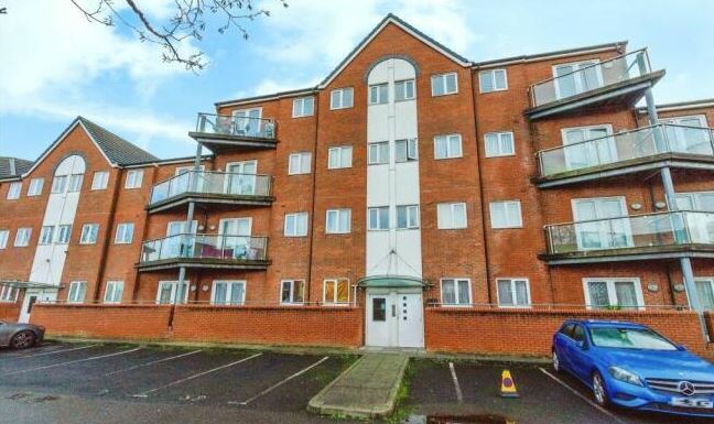 Flat Waterfront Way in Walsall