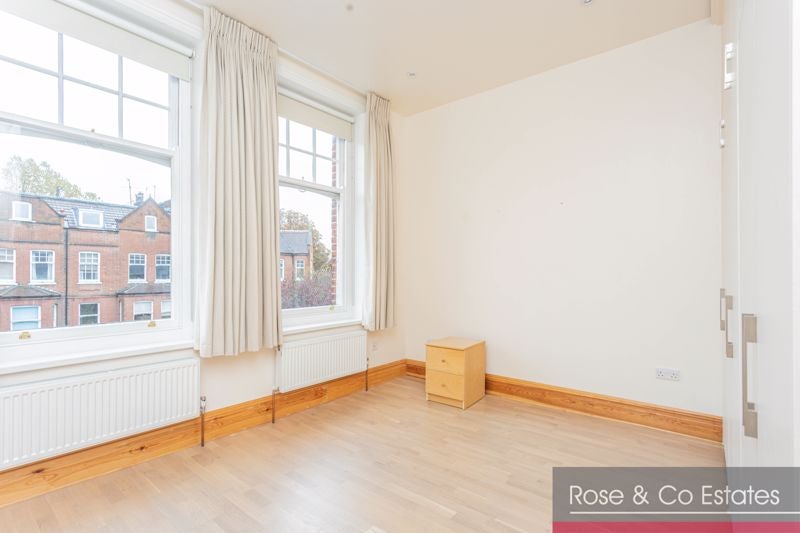 Flat Greencroft Gardens in Greater London