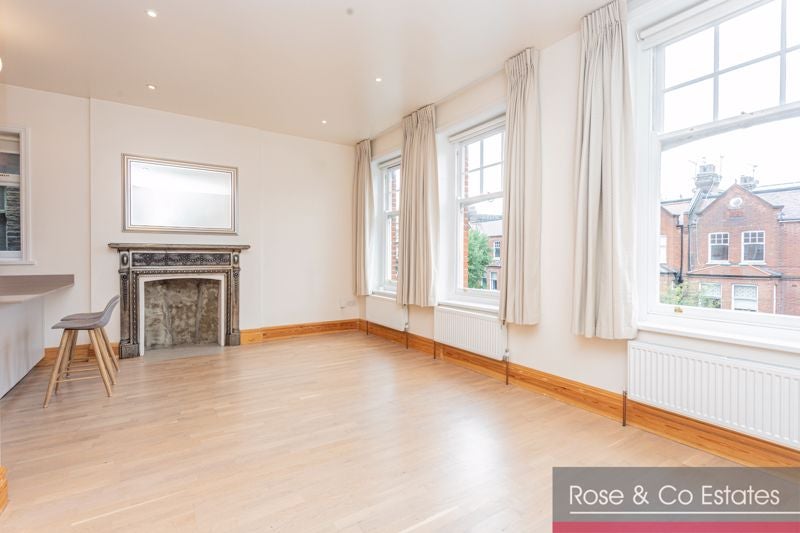 Flat Greencroft Gardens in Greater London