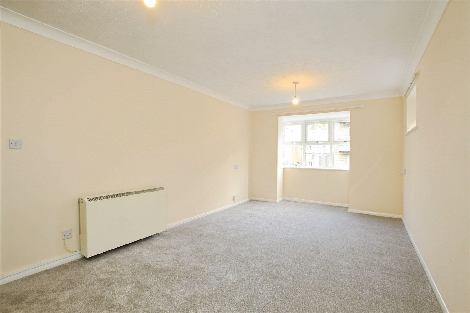 Flat Bishop Road in Chelmsford