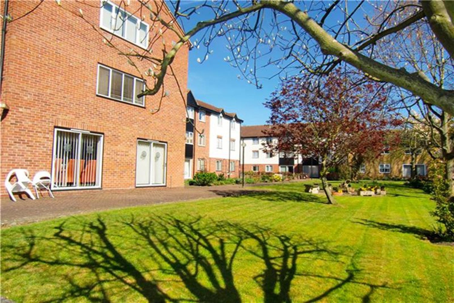 Flat Bishop Road in Chelmsford