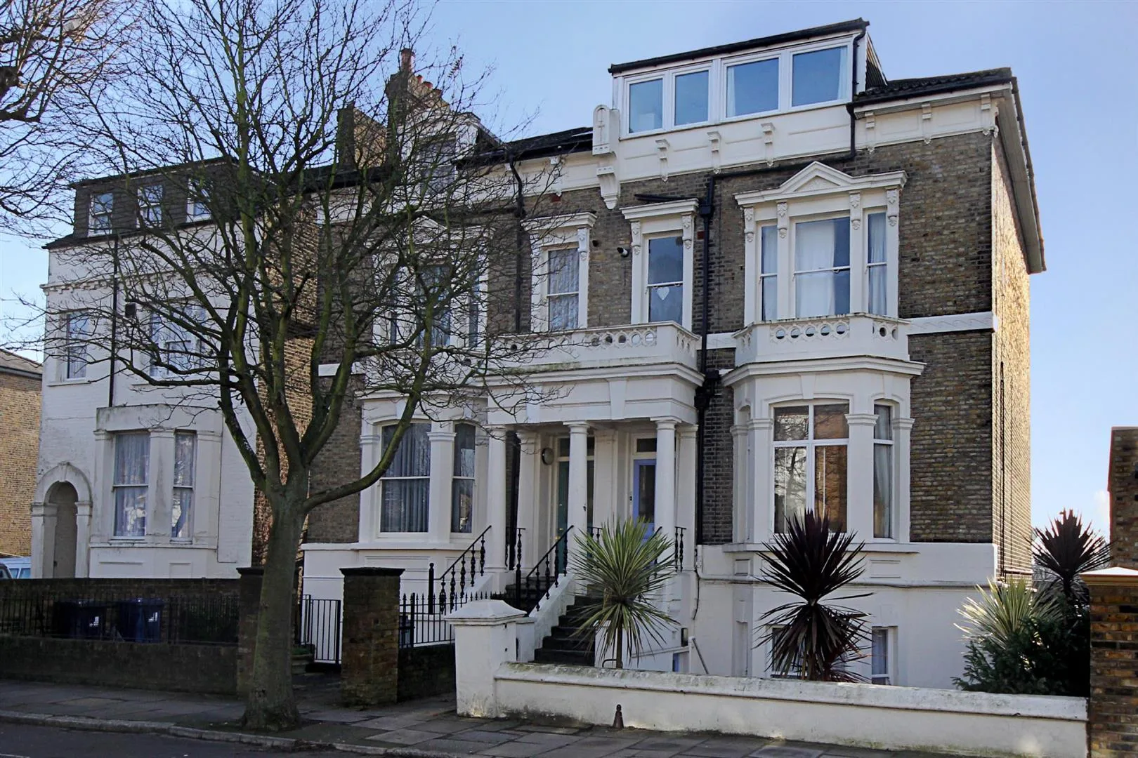 Flat Ranelagh Road in Greater London