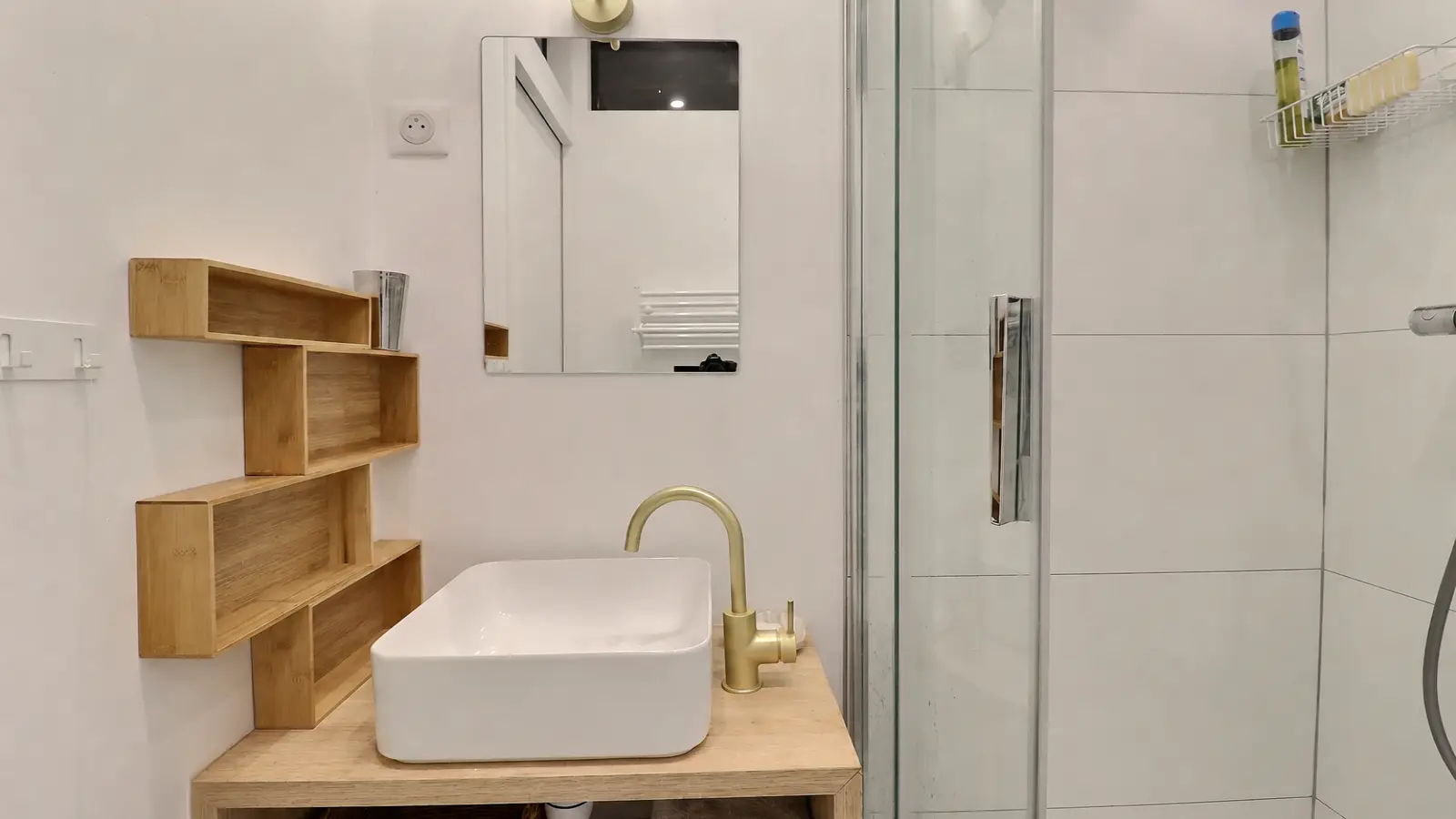 Room Rue de Montreuil in Paris