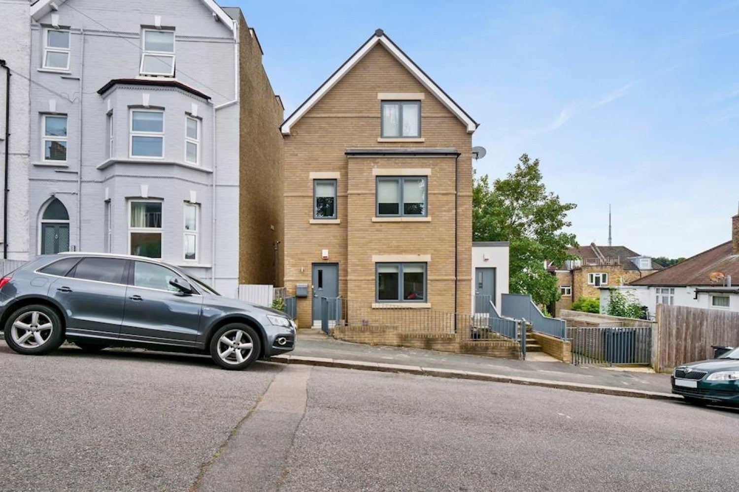 Flat Troy Road in Greater London