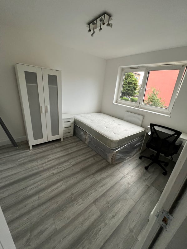 House Cephas Street in Greater London