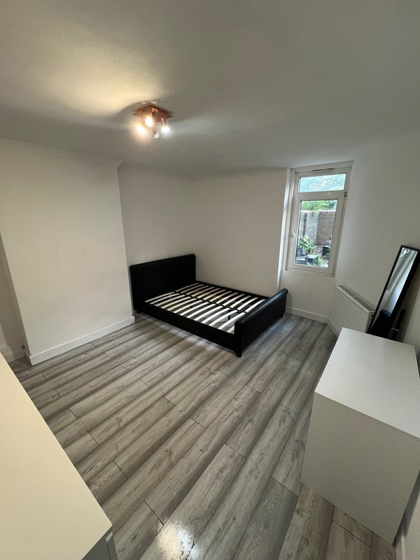 House Cephas Street in Greater London