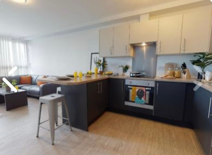 Room Hathersage Road in Manchester