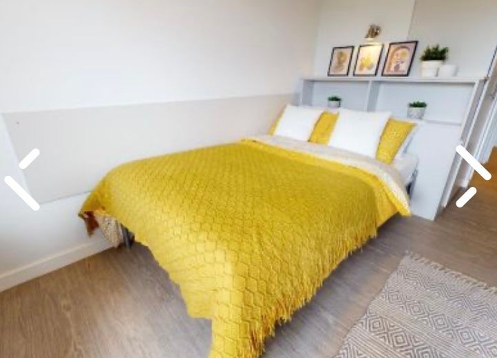 Room Hathersage Road in Manchester