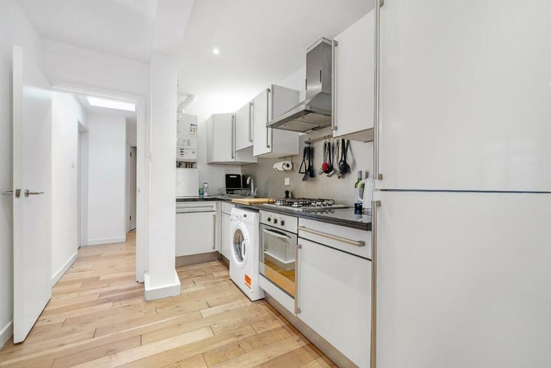 Room Brixton Road in Greater London