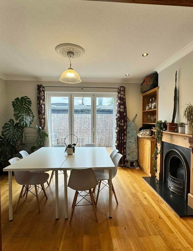 Room Saint James's Drive in Greater London