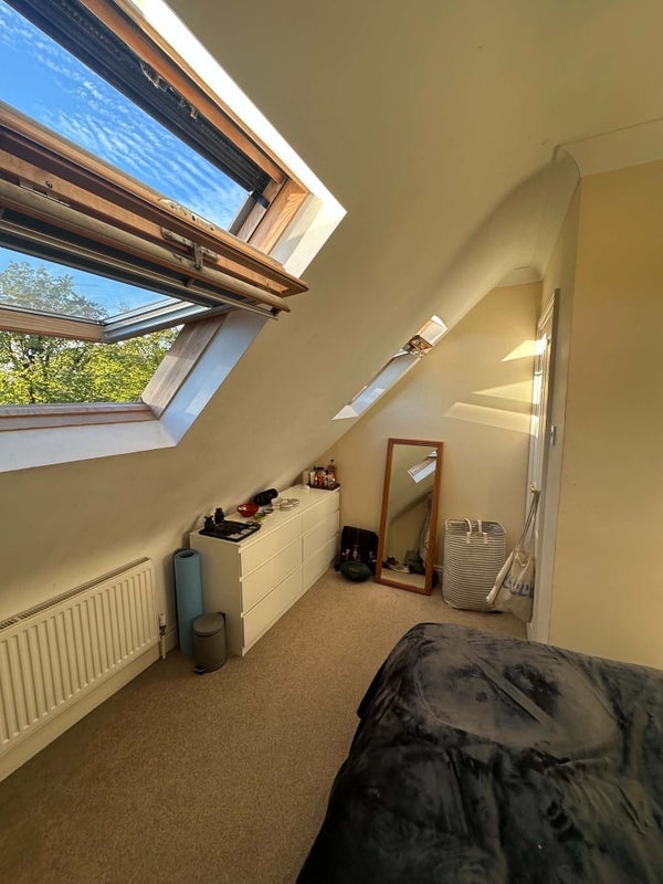Room Saint James's Drive in Greater London