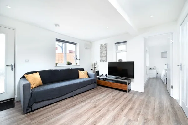 Flat Cambridge Gardens in London