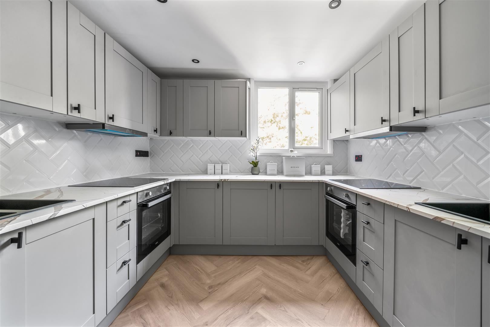 Flat Hambro Road in Greater London
