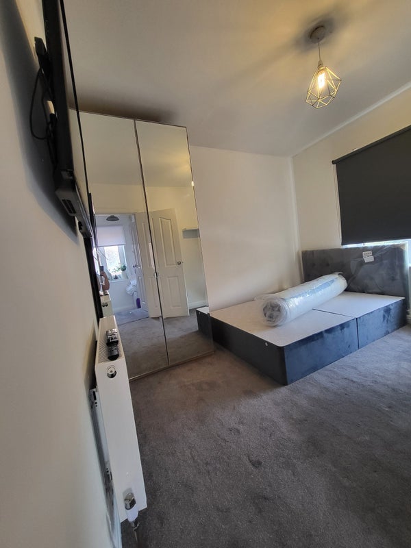 Room Eastham Avenue in Bury