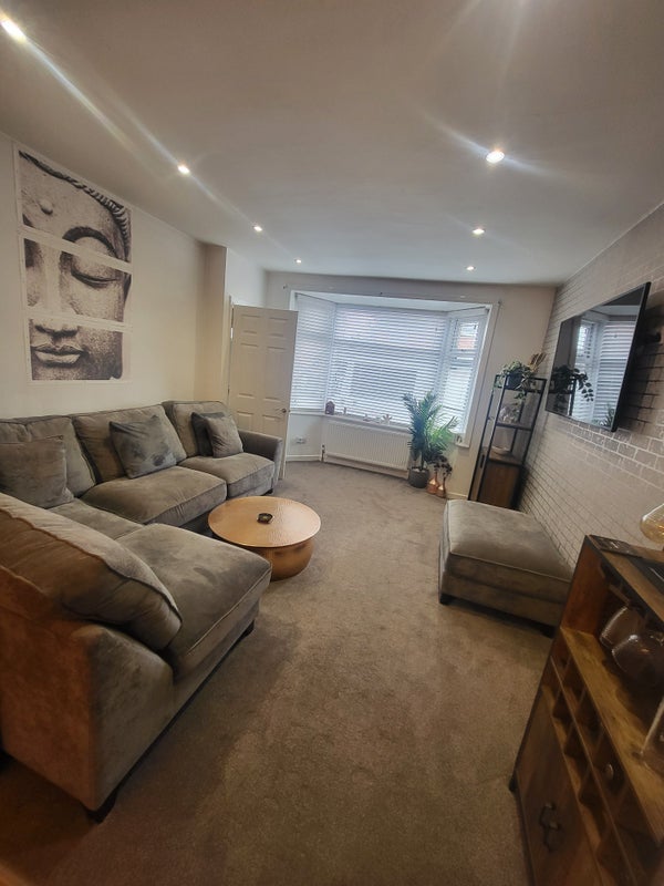 Room Eastham Avenue in Bury