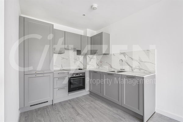 Flat Harrow View in London