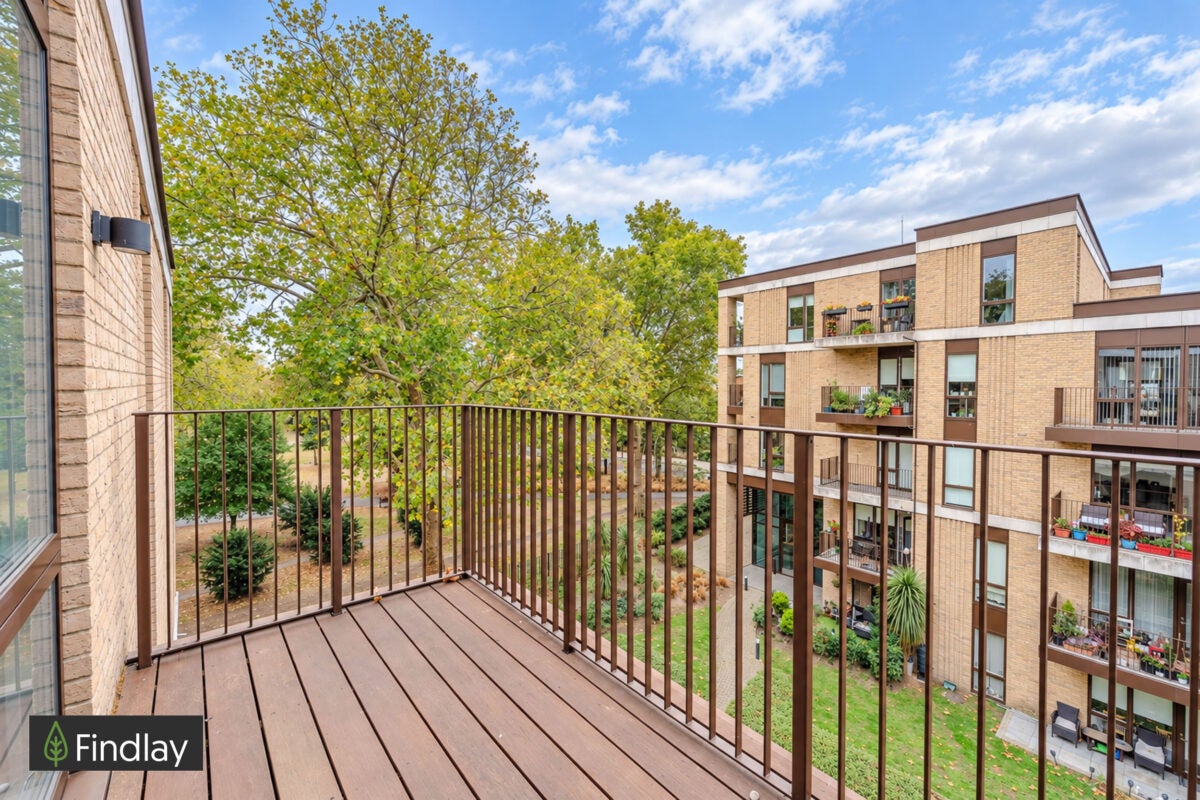 Flat Lansdowne Drive in Greater London