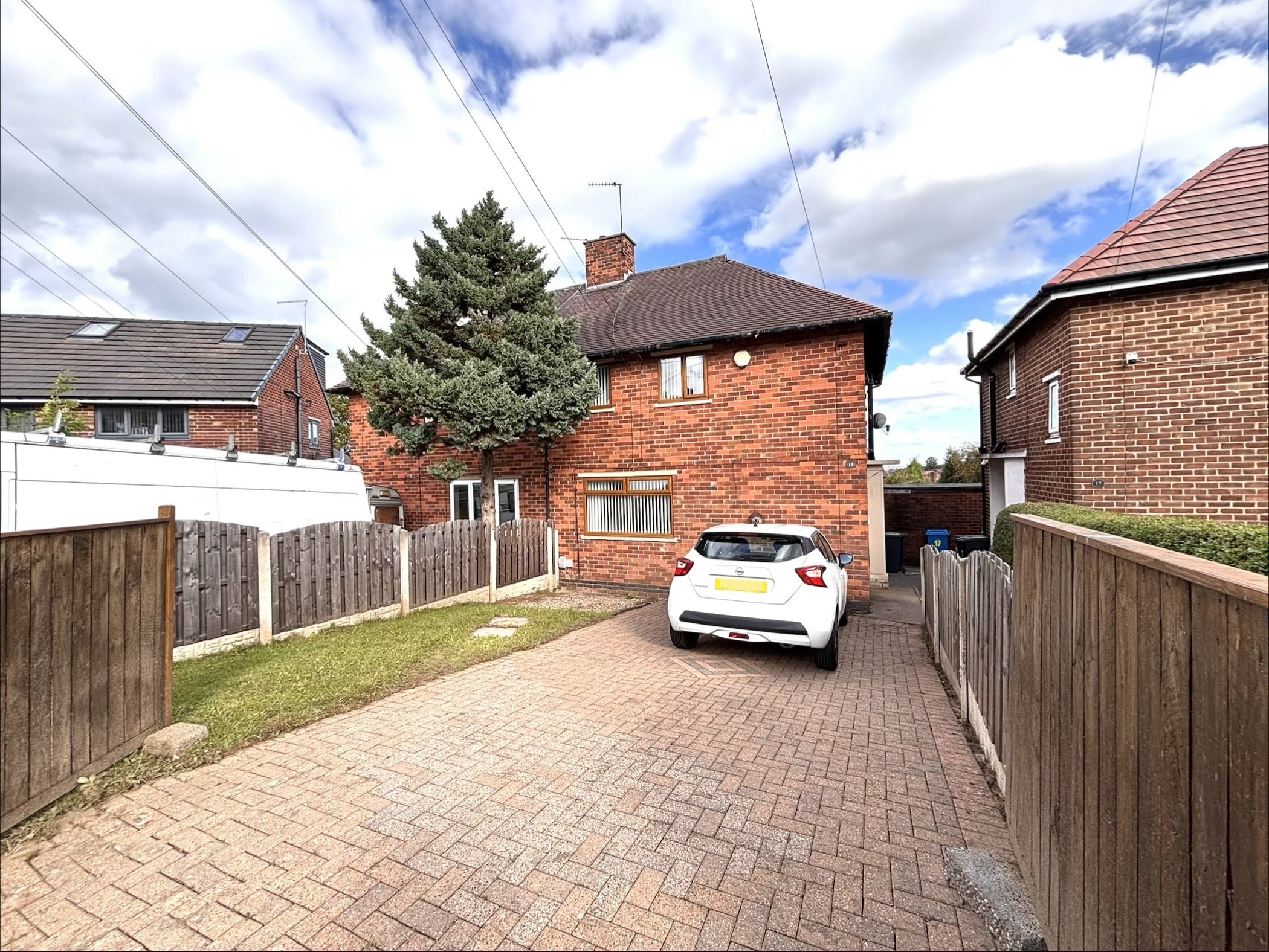 House Jermyn Close in Sheffield