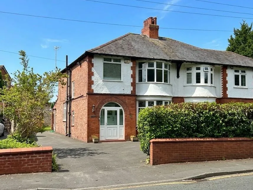 House Ashton Lane in Trafford