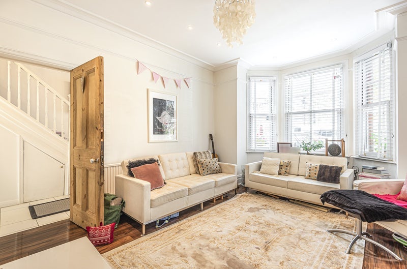 Room Ashurst Road in Greater London