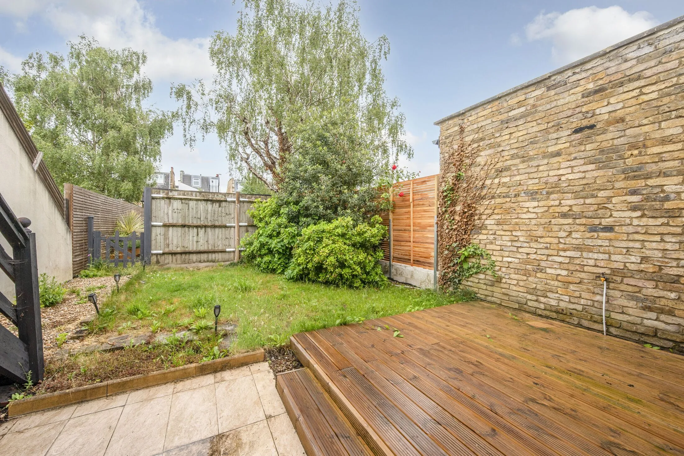 Flat Gladstone Road in Greater London