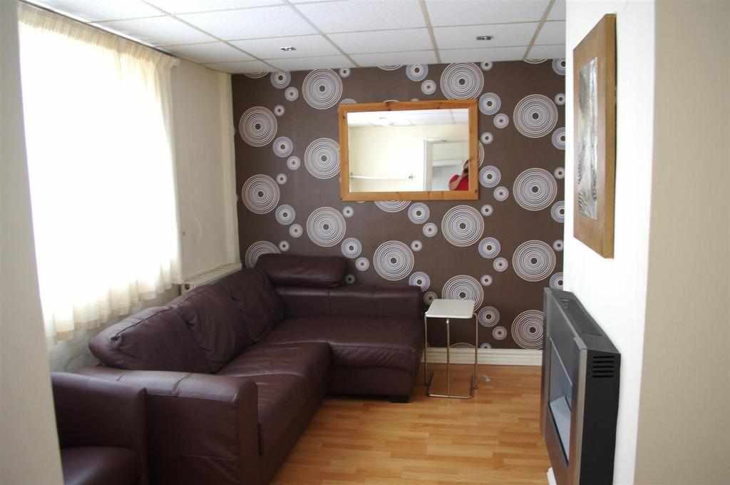 Flat Cadleigh Gardens in Birmingham