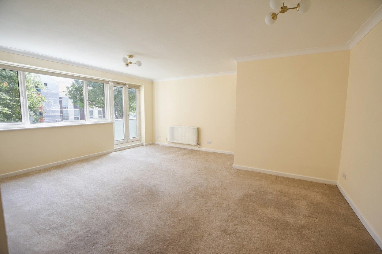 Flat Fellows Road in Greater London