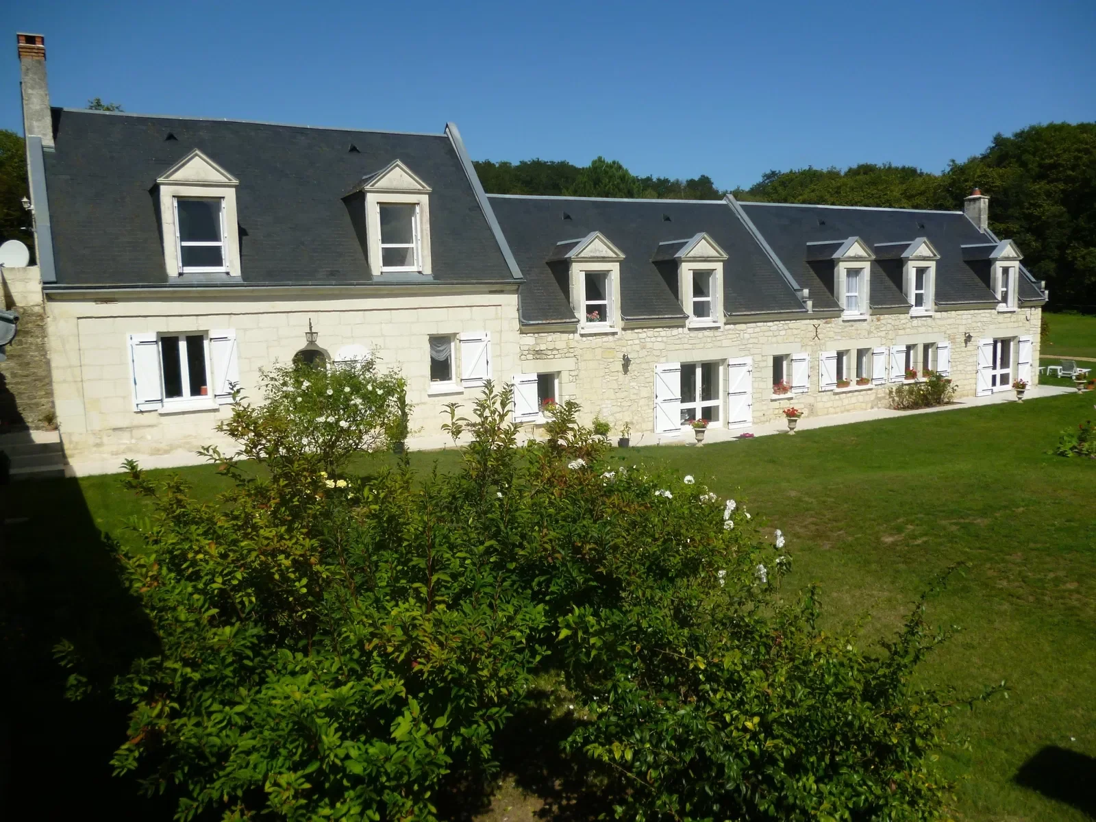 Room Chemin du Carroir des Barfrais à la Forêt in Benais