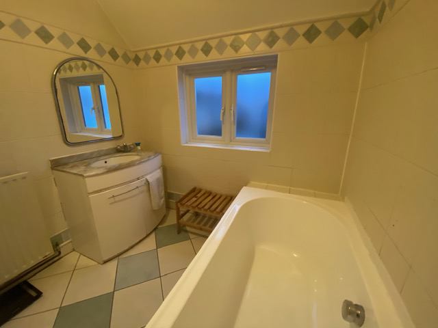 Room Lindfield Road in Greater London