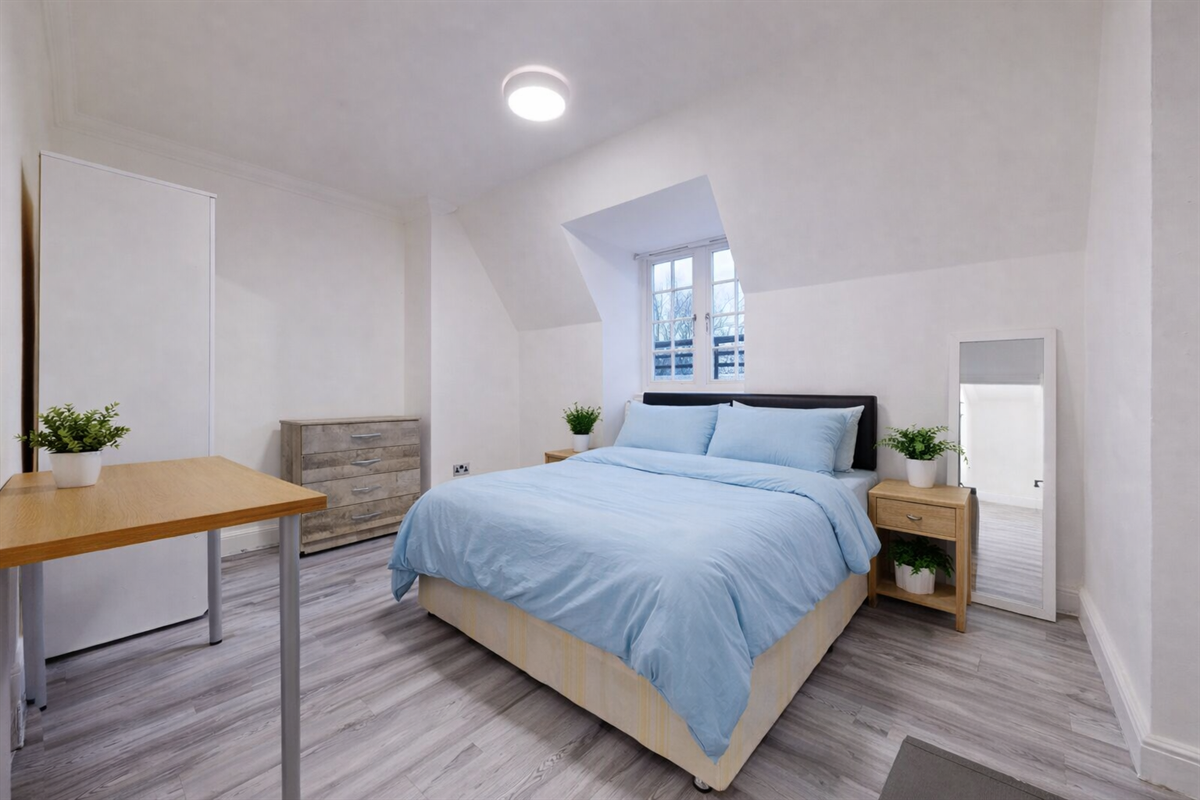 Flat Ossulston Street in Greater London