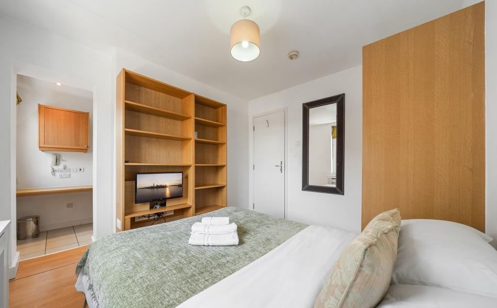 Flat Drummond Street in Greater London