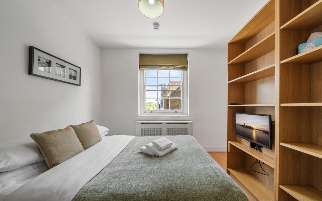 Flat Drummond Street in Greater London
