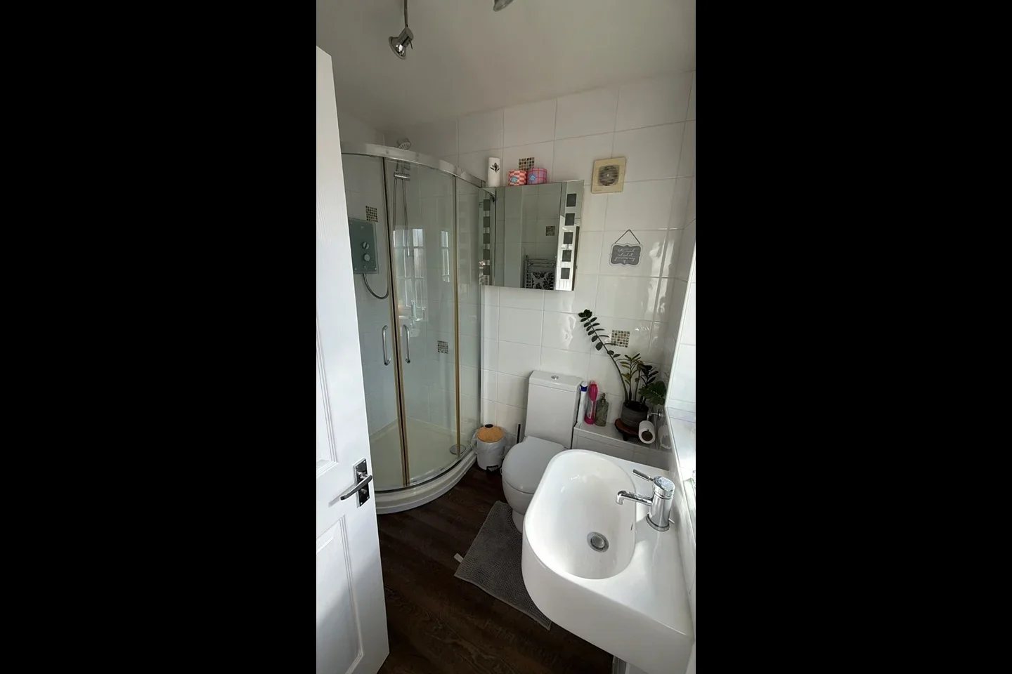 Room Bracken Road in Maidenhead