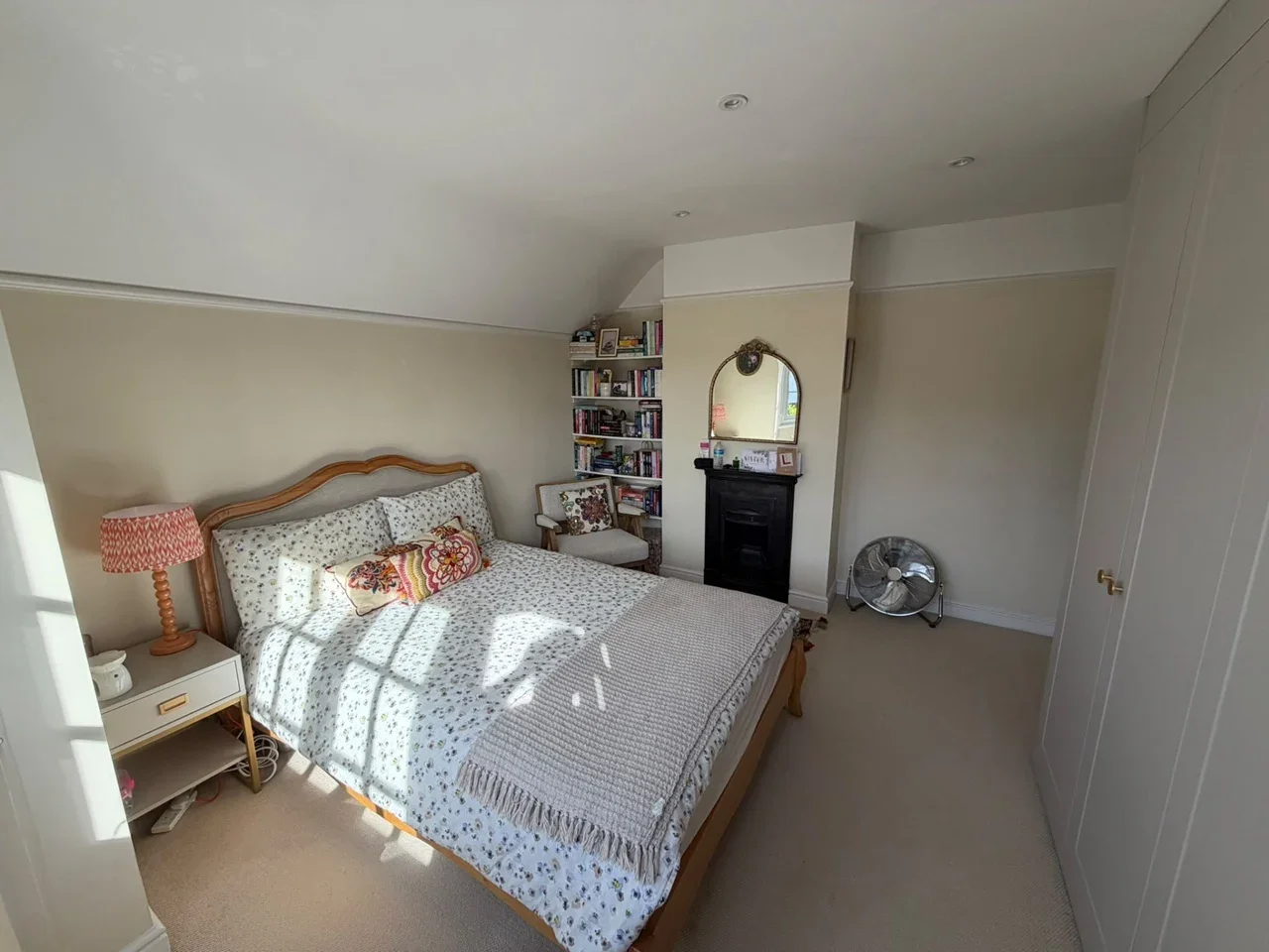Room Bracken Road in Maidenhead