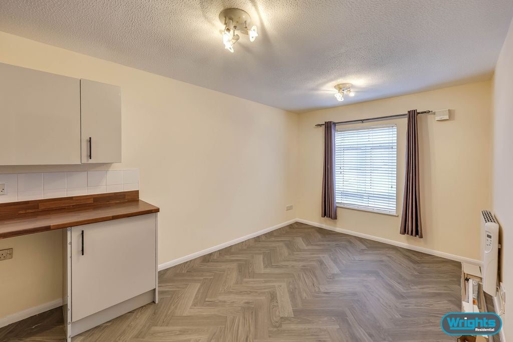 Flat Shails Lane in Trowbridge