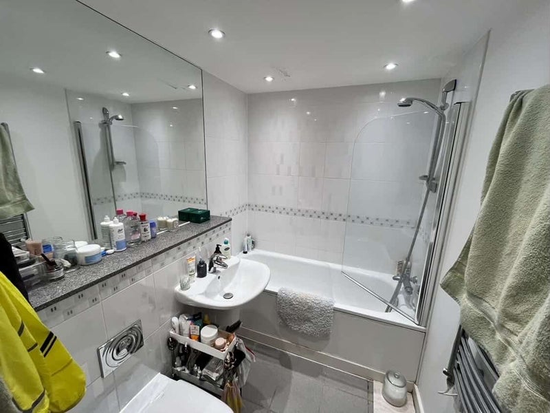 Room Warton Road in Greater London
