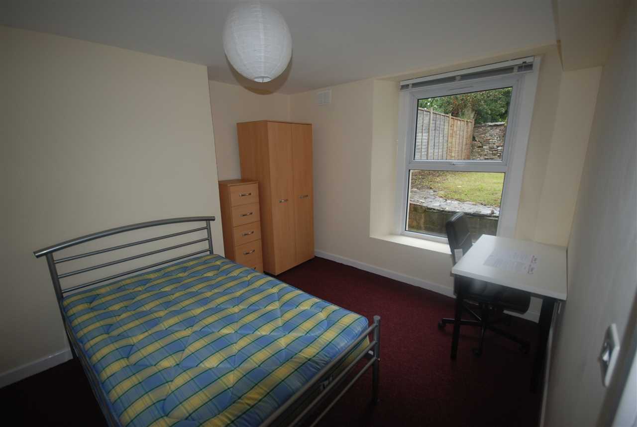 Flat Cotham Gardens in Bristol