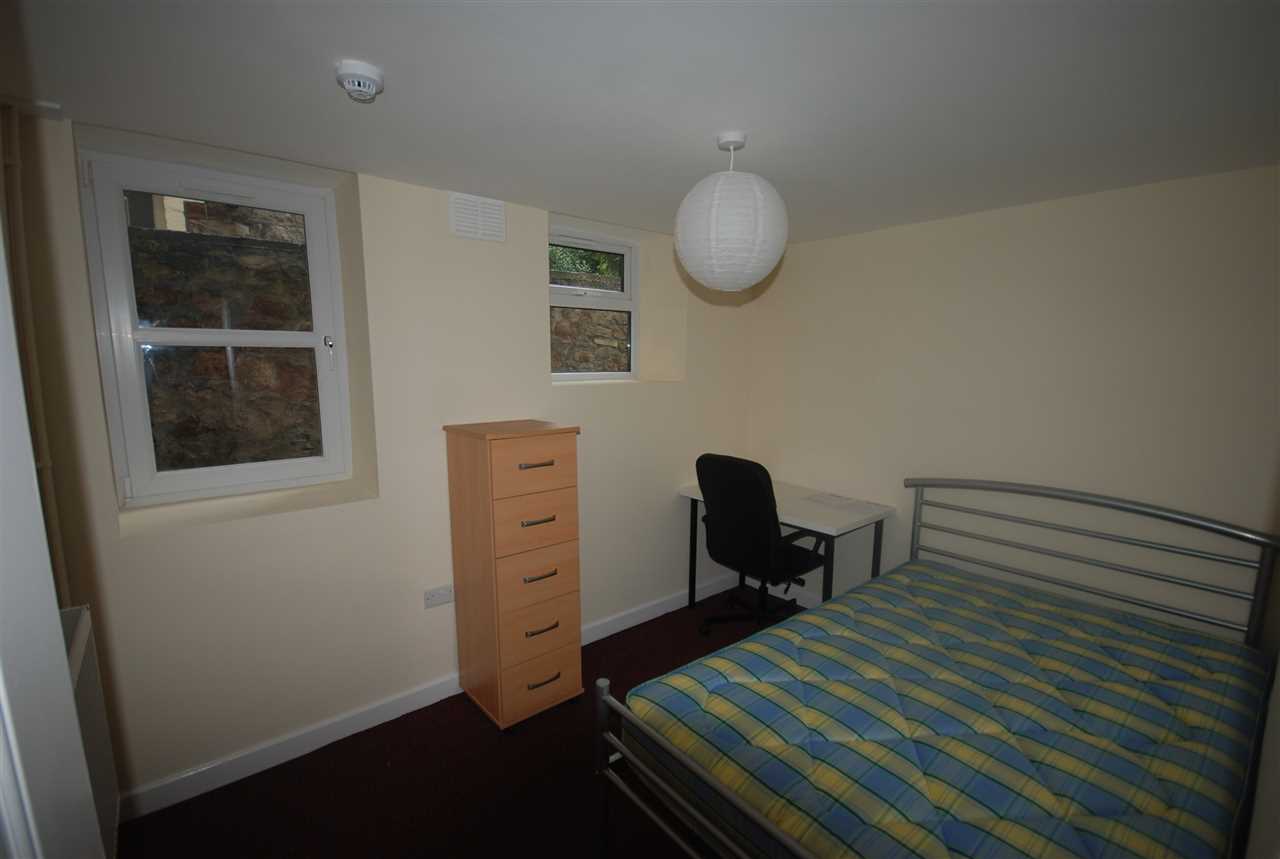Flat Cotham Gardens in Bristol