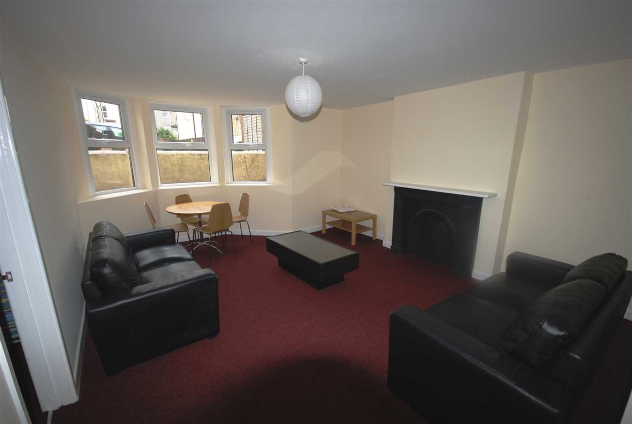 Flat Cotham Gardens in Bristol
