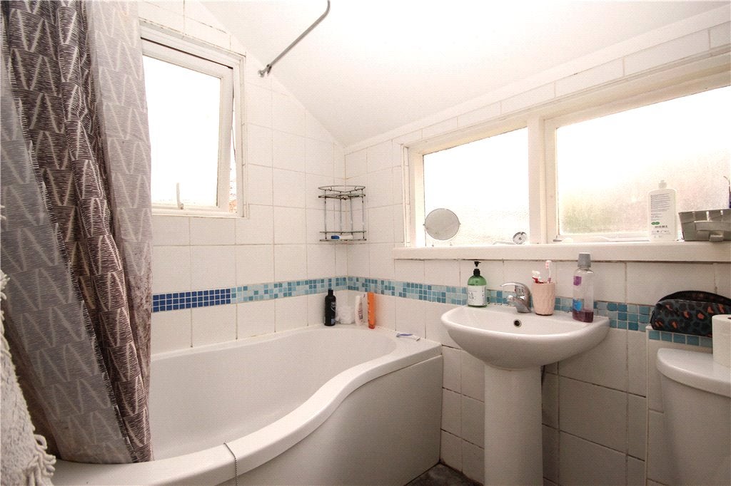 Room Guildford Park Road in Guildford