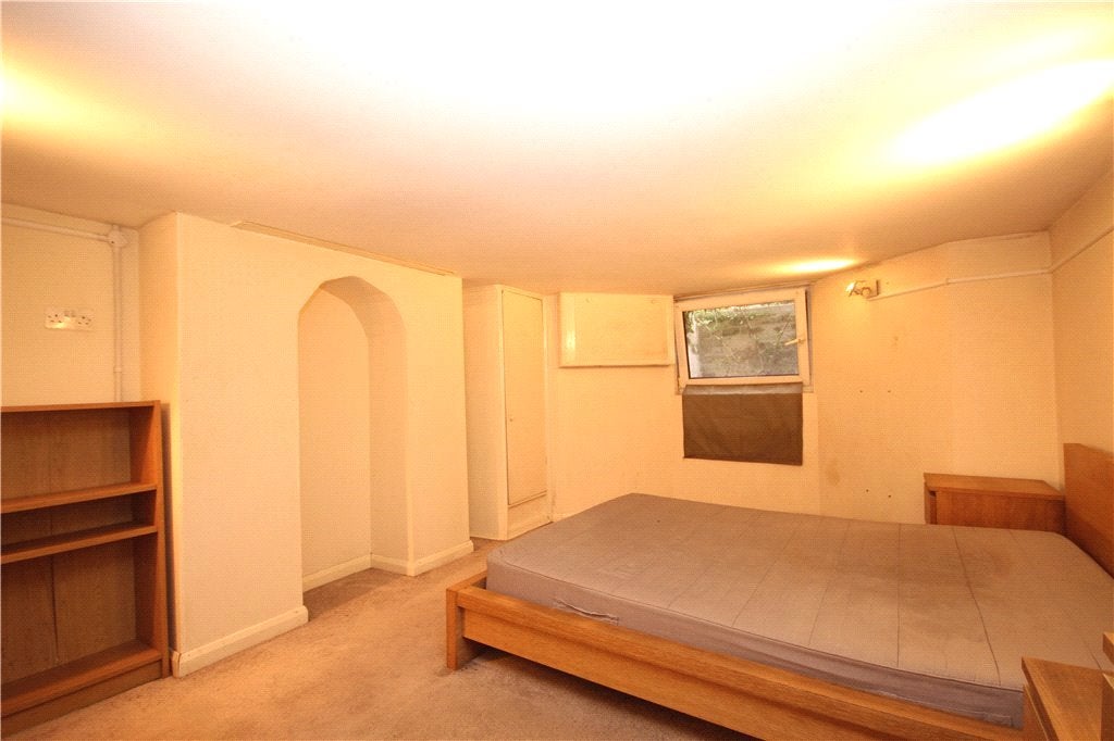 Room Guildford Park Road in Guildford