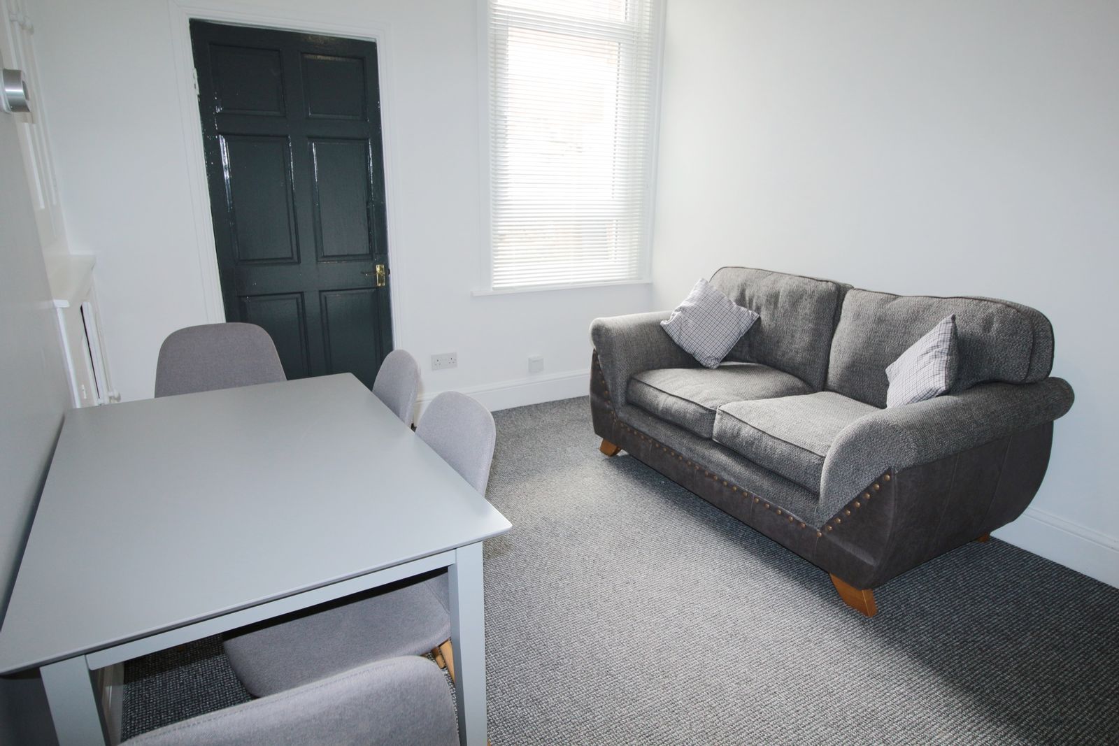 Room Carholme Road in Lincoln