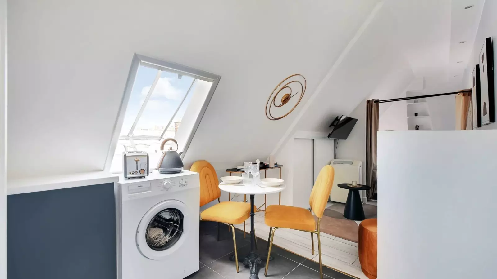 Appartement Rue Pierre-Charron à Paris
