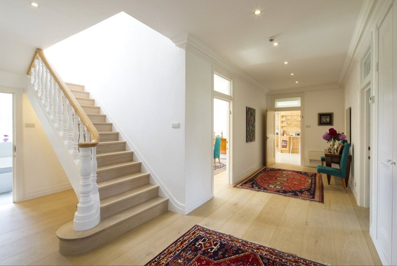House Neville Drive in Greater London